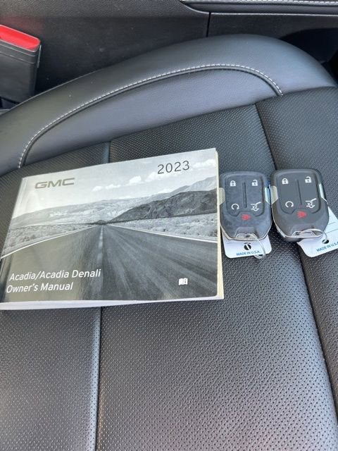 2023 GMC Acadia SLT