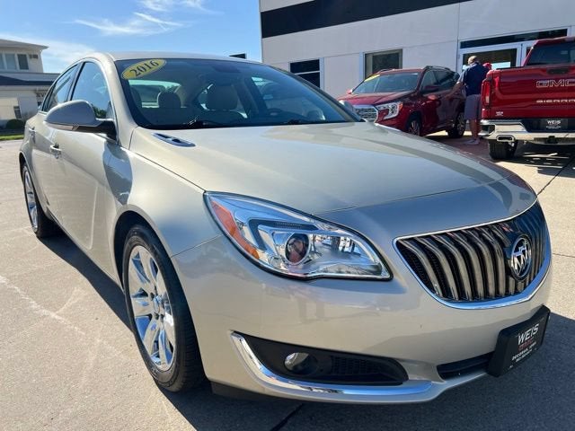 Used 2016 Buick Regal Premium 2 with VIN 2G4GS5GX1G9121866 for sale in Decorah, IA