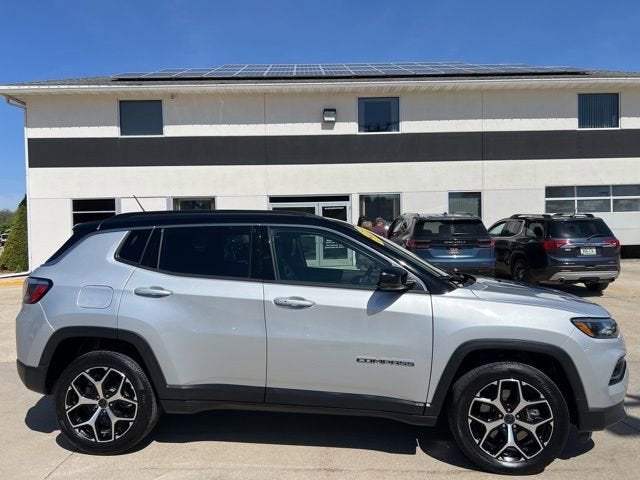 2025 Jeep Compass Limited 4X4's photo