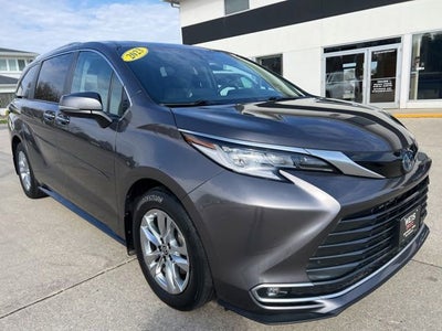 2023 Toyota Sienna Limited