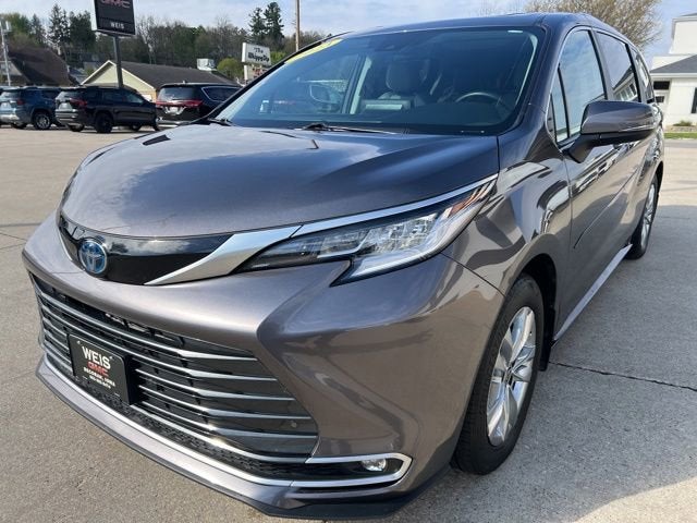 2023 Toyota Sienna Limited